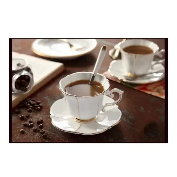 Set of 4 White Gold Trim Tea Coffee Cups - Picture 3 of 4